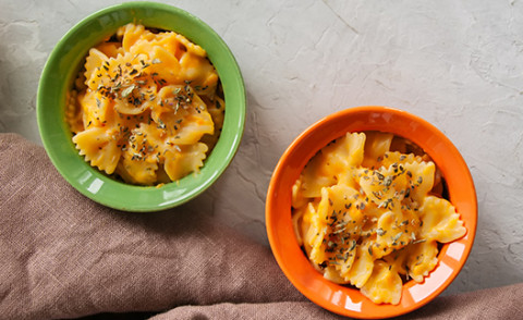 Pumpkin Mac & Cheese for One in bowls