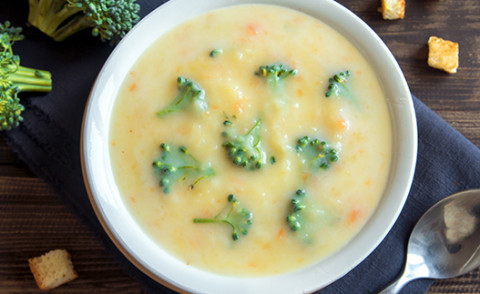 bowl of cream of broccoli soup